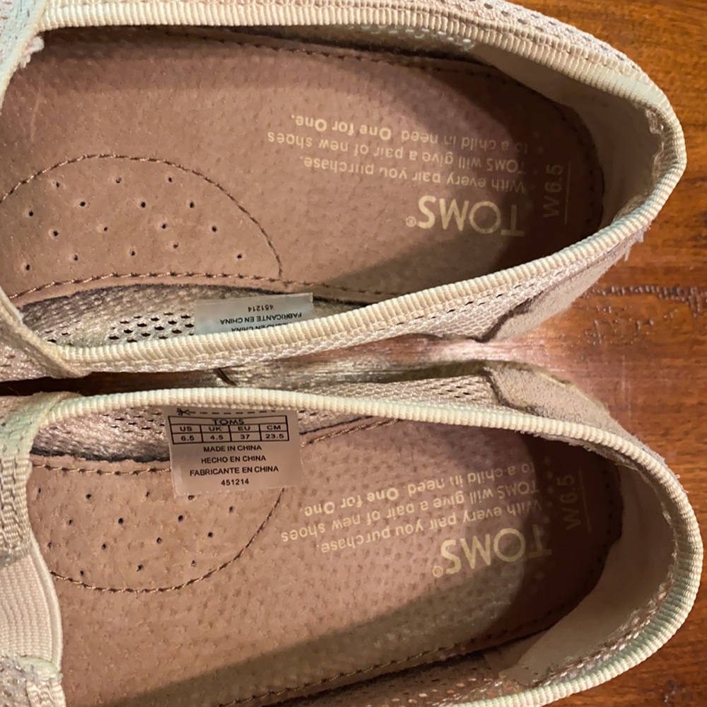 TOMS - Picture 4 of 4